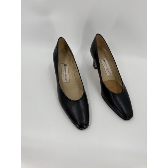 Etienne Aigner Classic Taylor Navy Blue Leather Pumps Women's Size 7.5 M Spain - Picture 3 of 12
